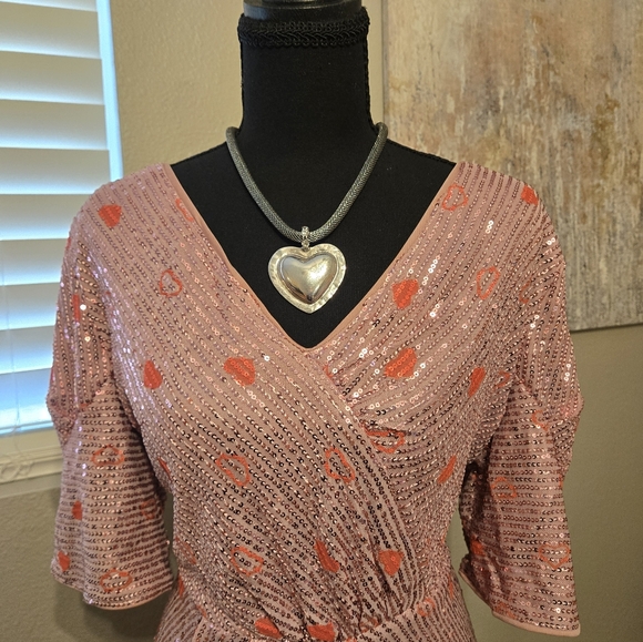 ❤️PERFECT FOR VALENTINES DAY Elegant Pink With RED Hearts Mini Dress. - Picture 2 of 3